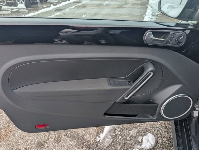 Used 2013 Volkswagen Beetle 2.0T FWD image 9