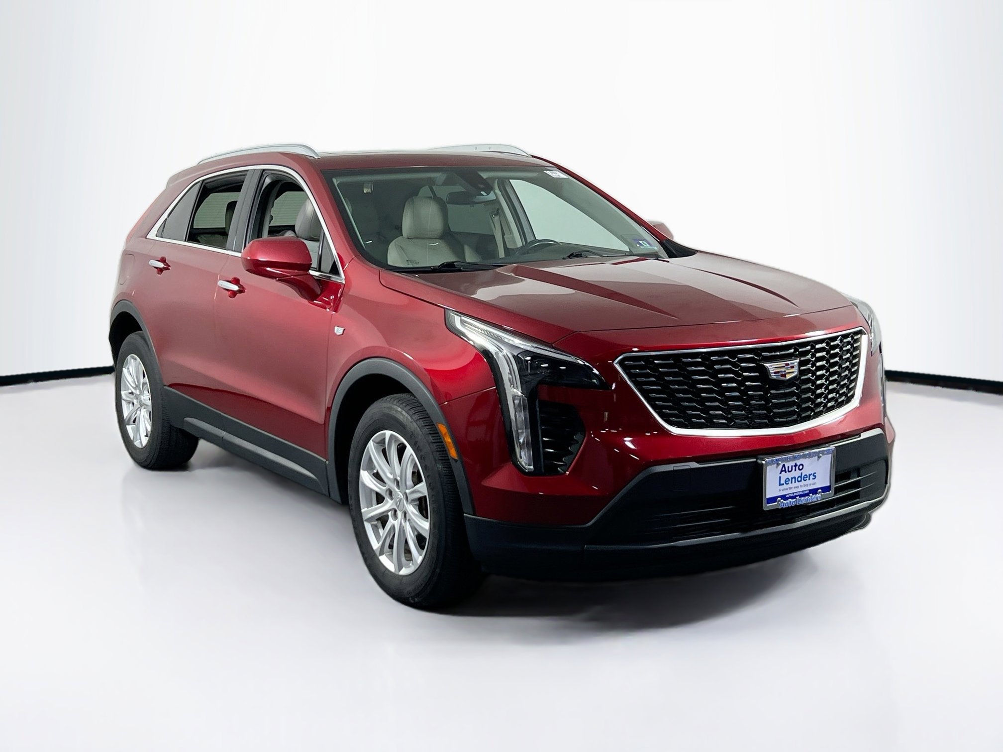 Used 2019 Cadillac XT4 Luxury w/ Cold Weather Package AWD/4WD image 3