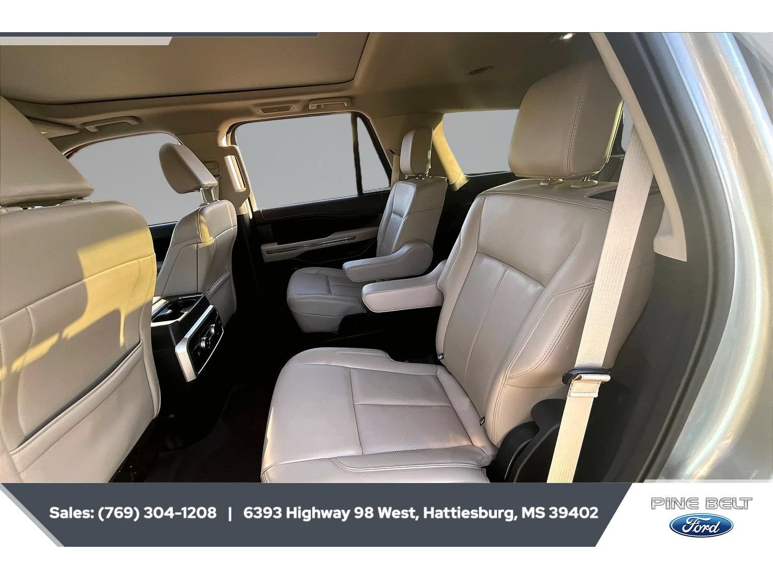 Used 2024 Ford Expedition XLT RWD image 19