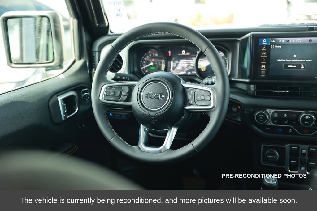 Used 2025 Jeep Wrangler Unlimited Sahara w/ Safety Group image 27