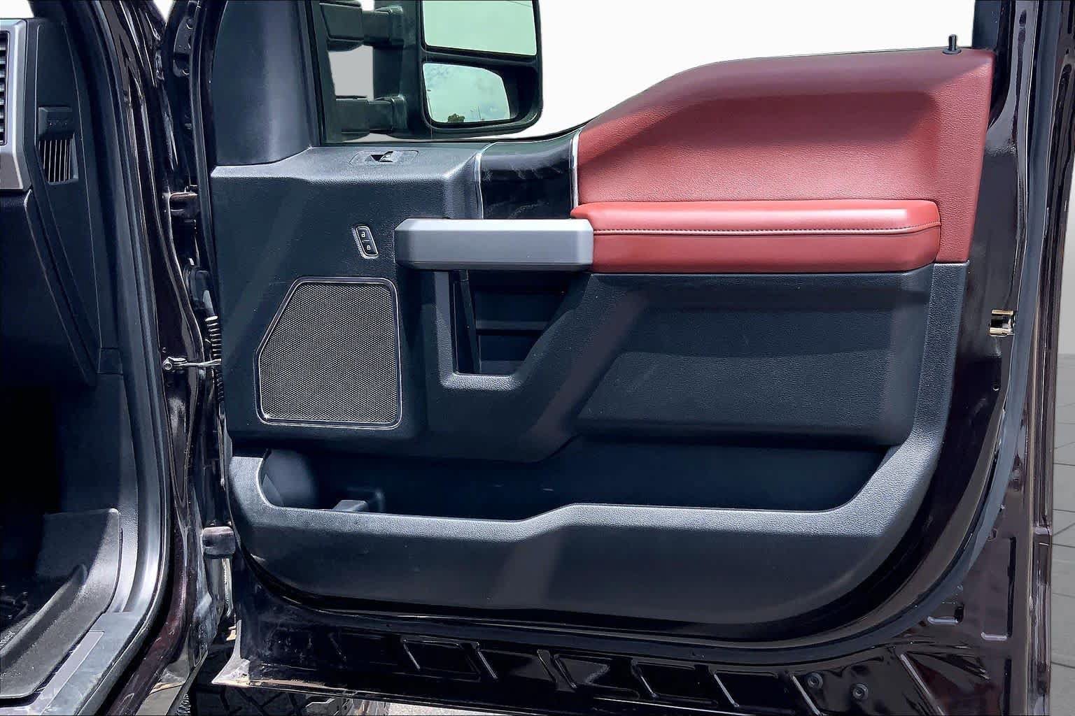 Used 2019 Ford F250 Platinum w/ Snow Plow Prep Package AWD/4WD image 23