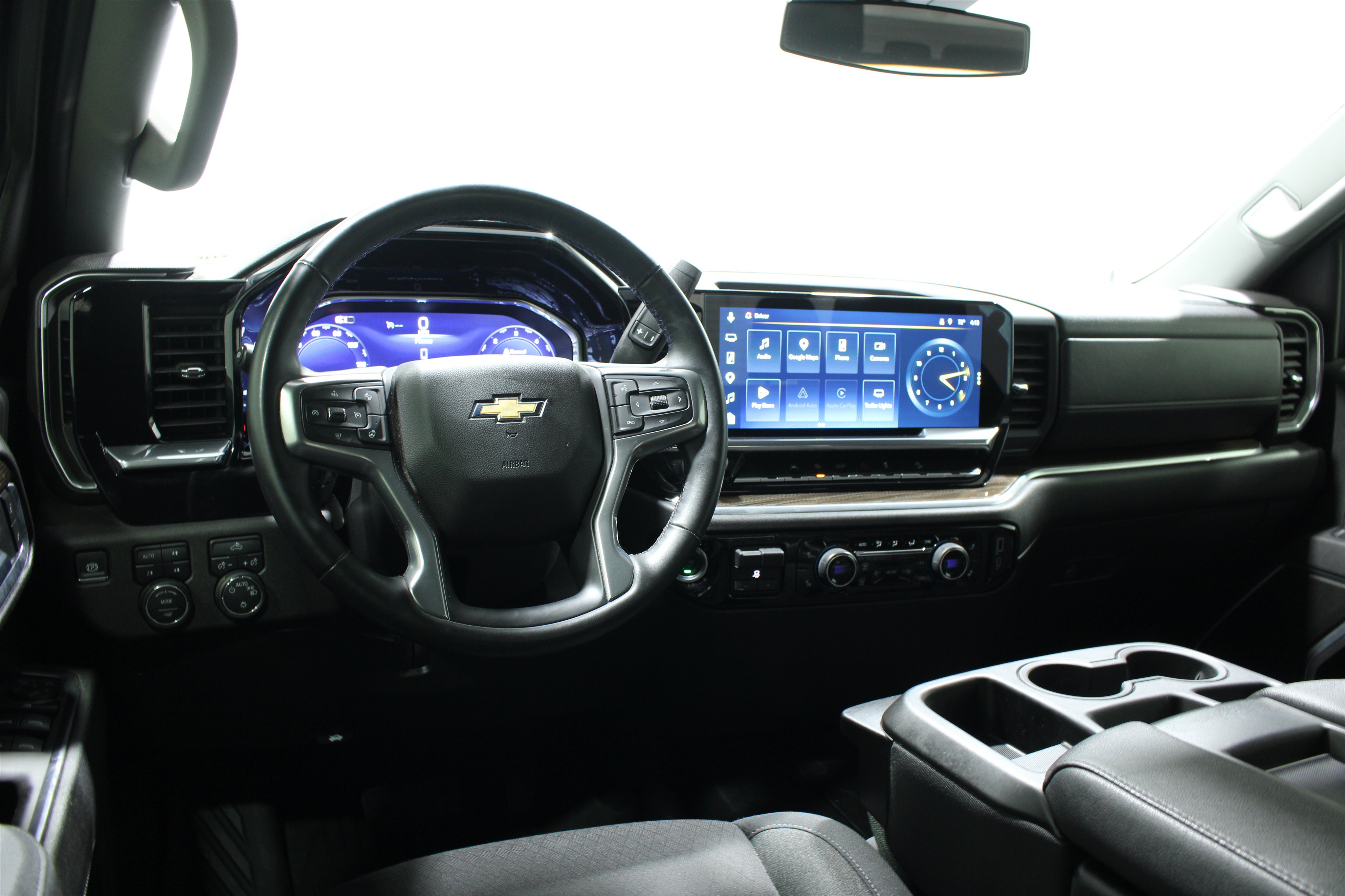 Used 2025 Chevrolet Silverado 1500 LT AWD/4WD image 2