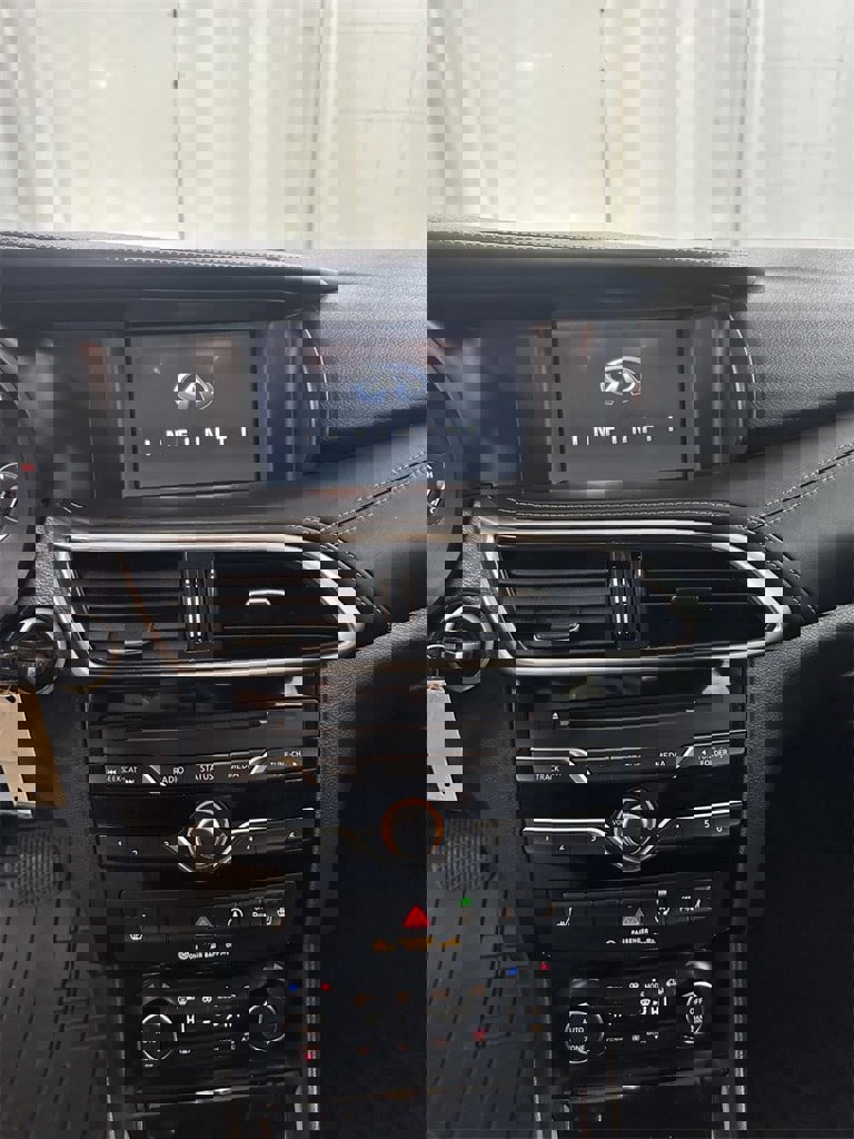 Used 2017 INFINITI QX30 Premium w/ Navigation Package image 21