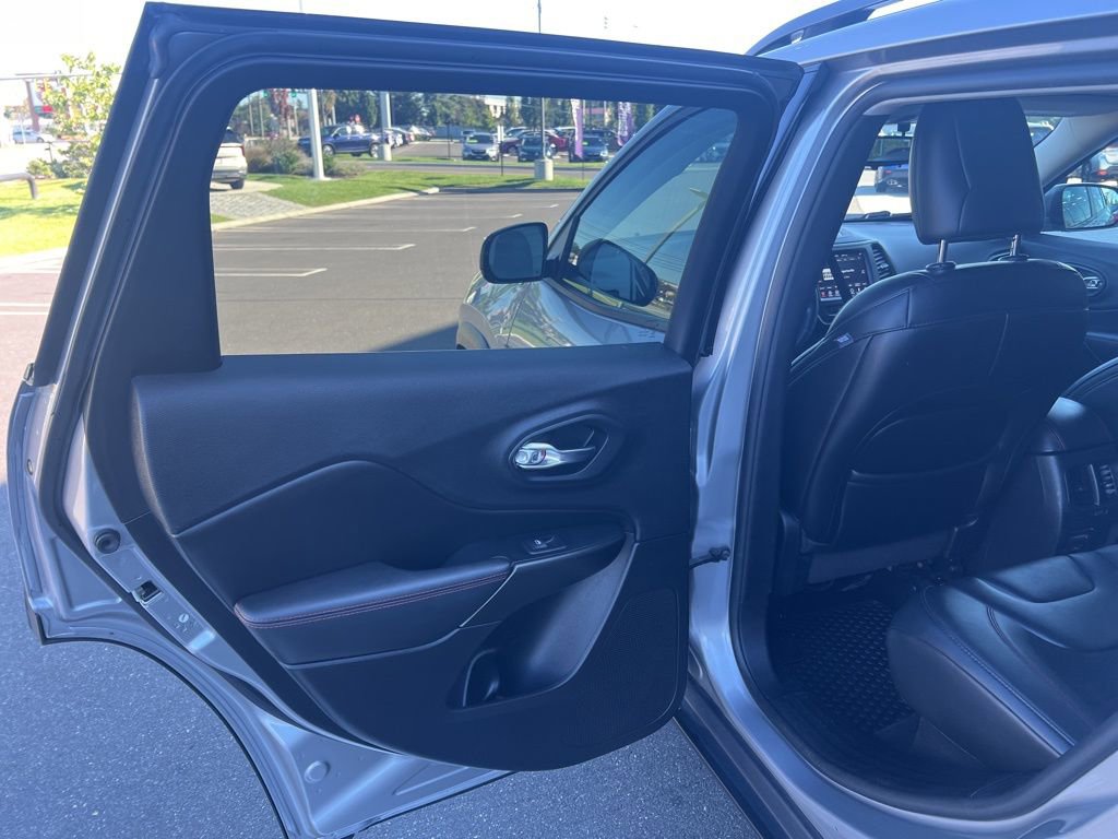 Used 2019 Jeep Cherokee Trailhawk image 31