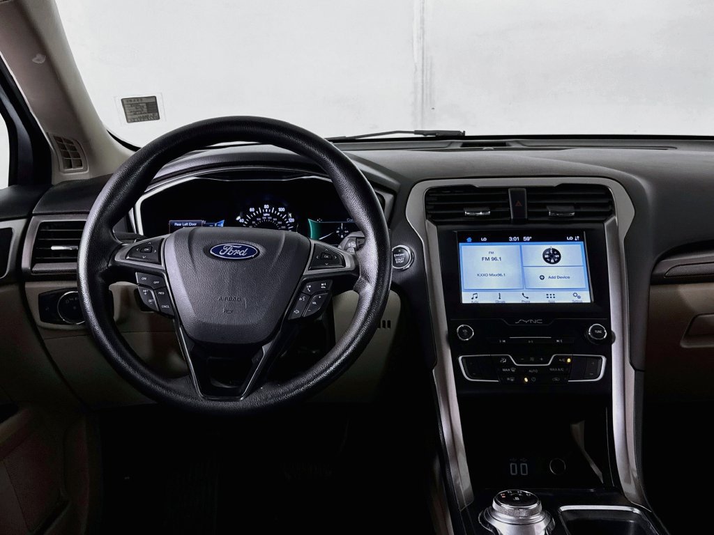 Used 2019 Ford Fusion SE FWD image 17