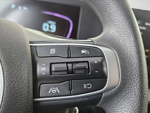 Used 2025 Kia Sportage LX image 14
