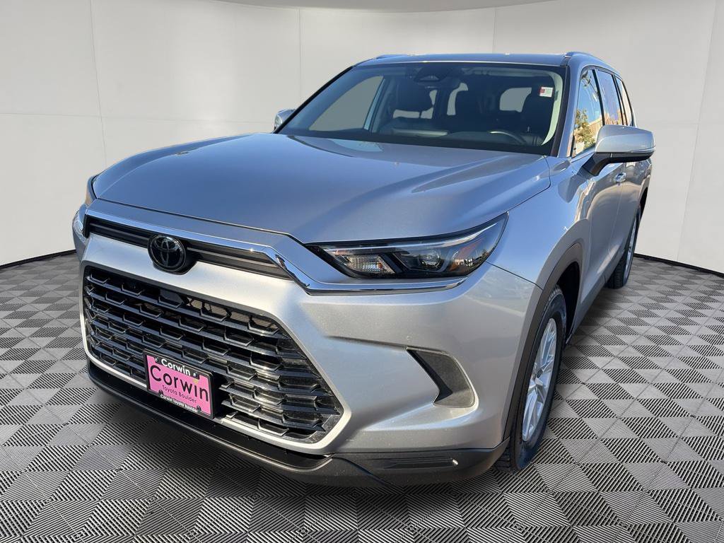 Used 2025 Toyota Grand Highlander AWD image 3