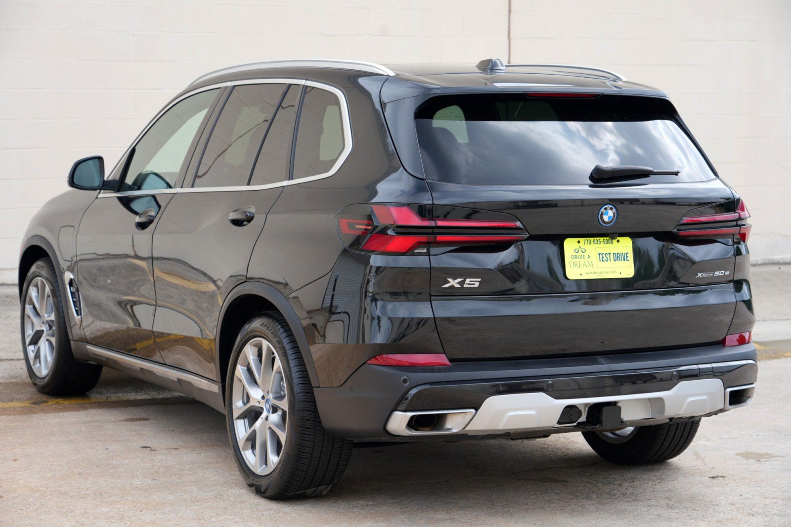 Used 2024 BMW X5 xDrive50e w/ Parking Assistance Package AWD/4WD image 57