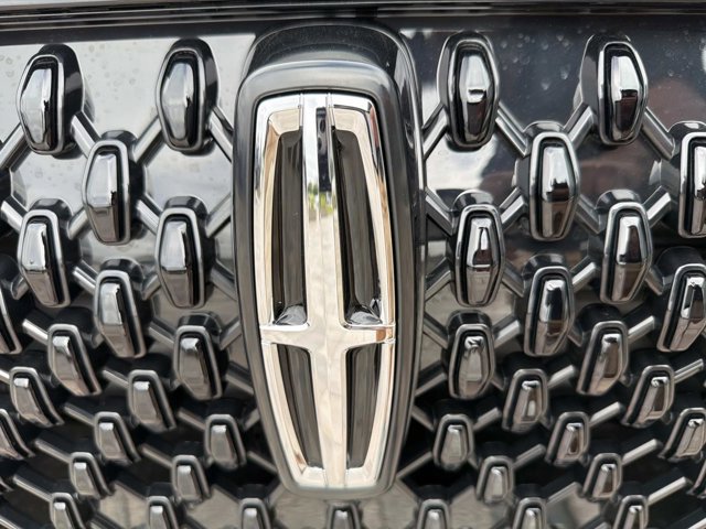 New 2026 Lincoln Aviator 2WD w/ Jet Appearance Package image 7