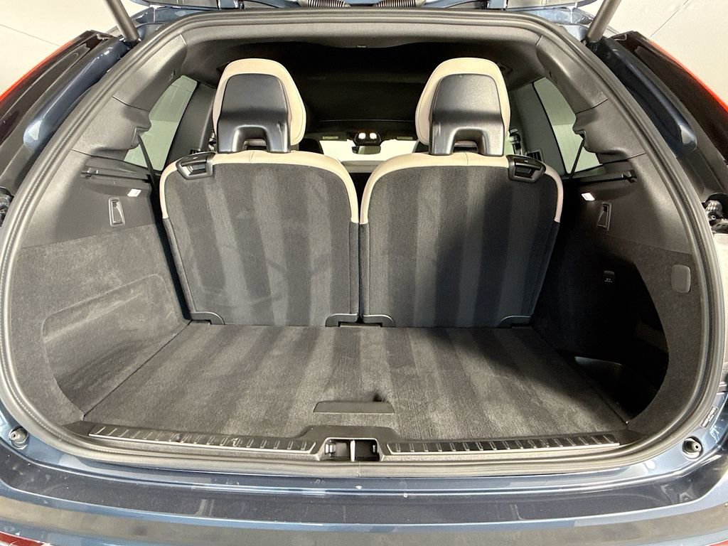 Certified 2026 Volvo XC90 B6 Core image 27