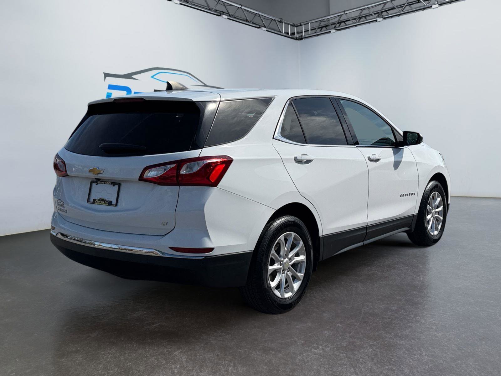 Used 2020 Chevrolet Equinox LT w/ Driver Convenience Package image 3