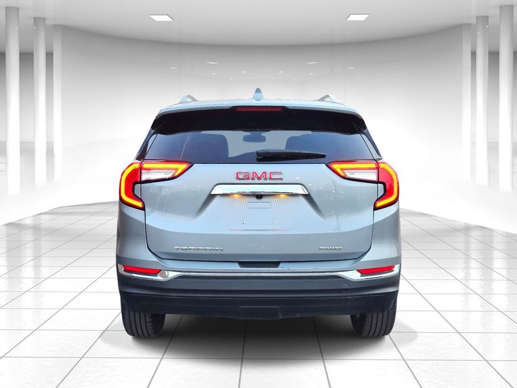 Used 2024 GMC Terrain SLT image 4