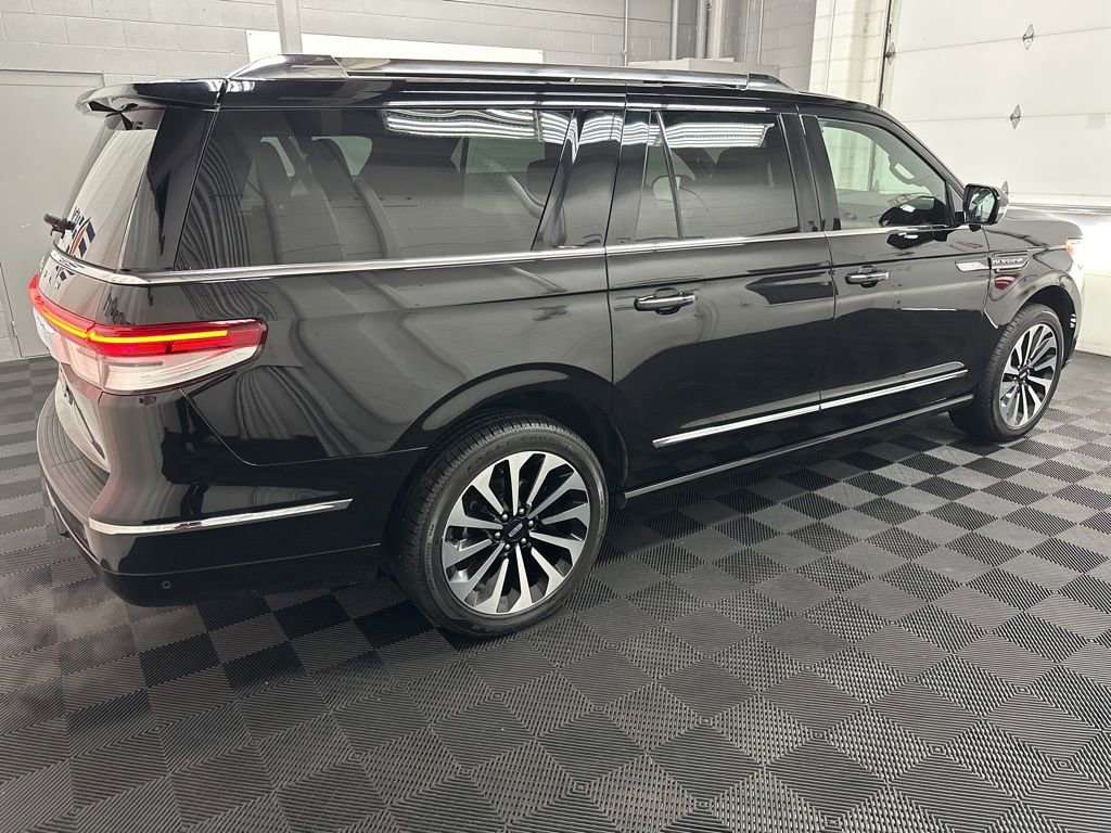 Used 2023 Lincoln Navigator L Reserve image 10