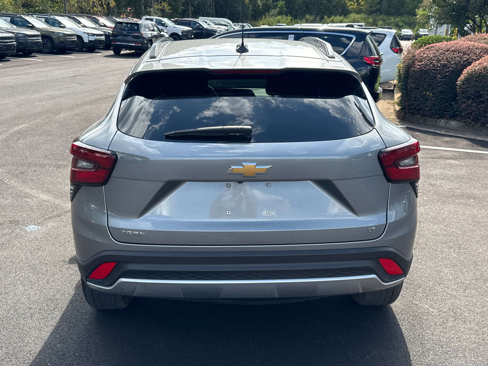 Used 2025 Chevrolet Trax LT FWD image 6