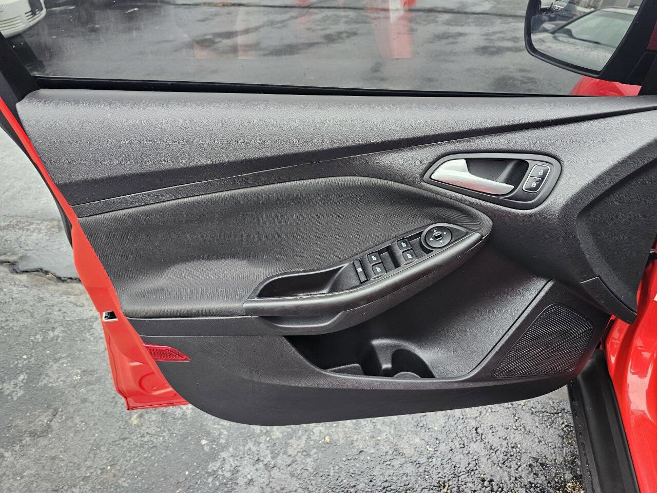 Used 2015 Ford Focus SE image 11