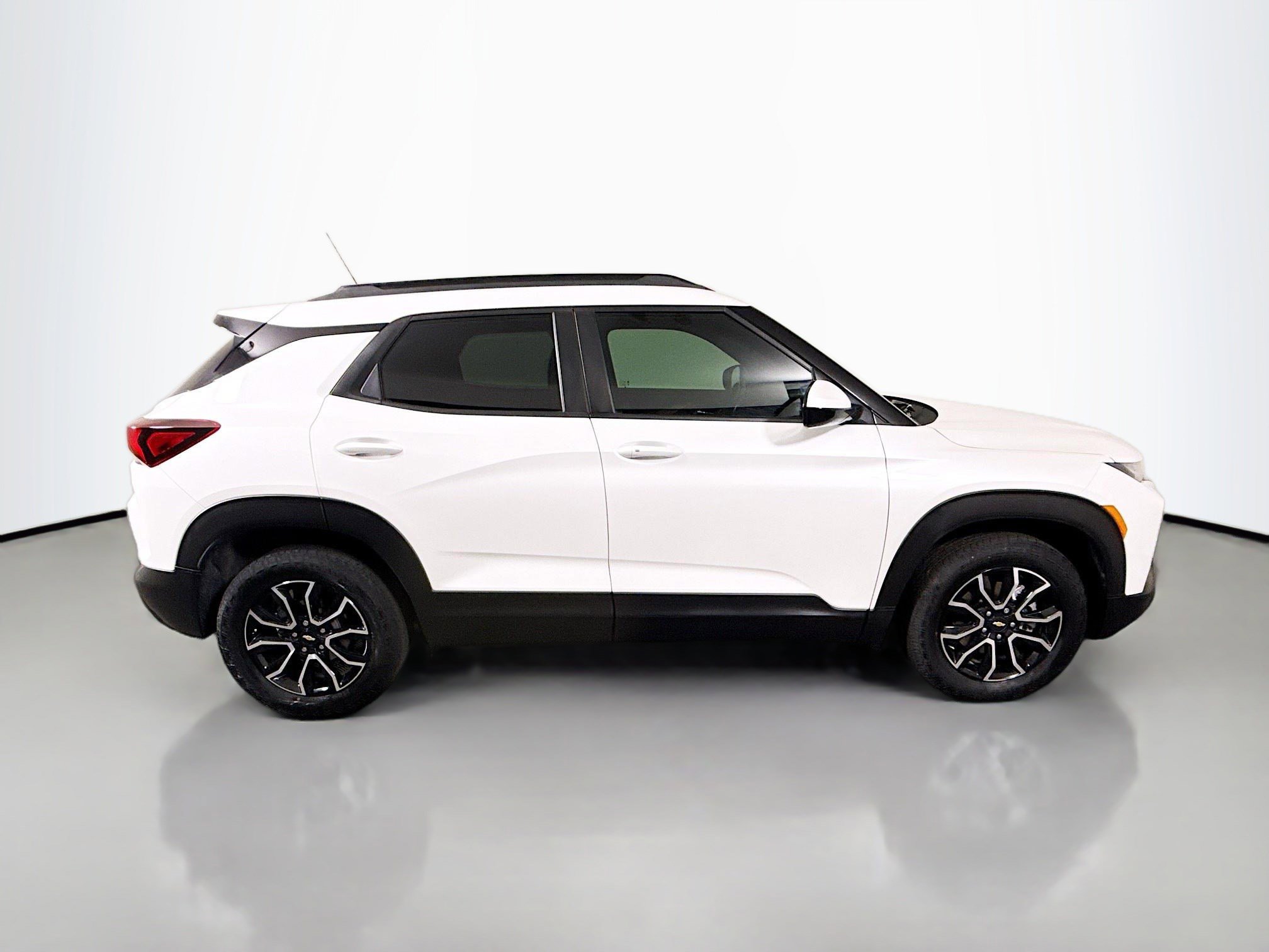 Used 2023 Chevrolet TrailBlazer ACTIV w/ Technology Package image 11