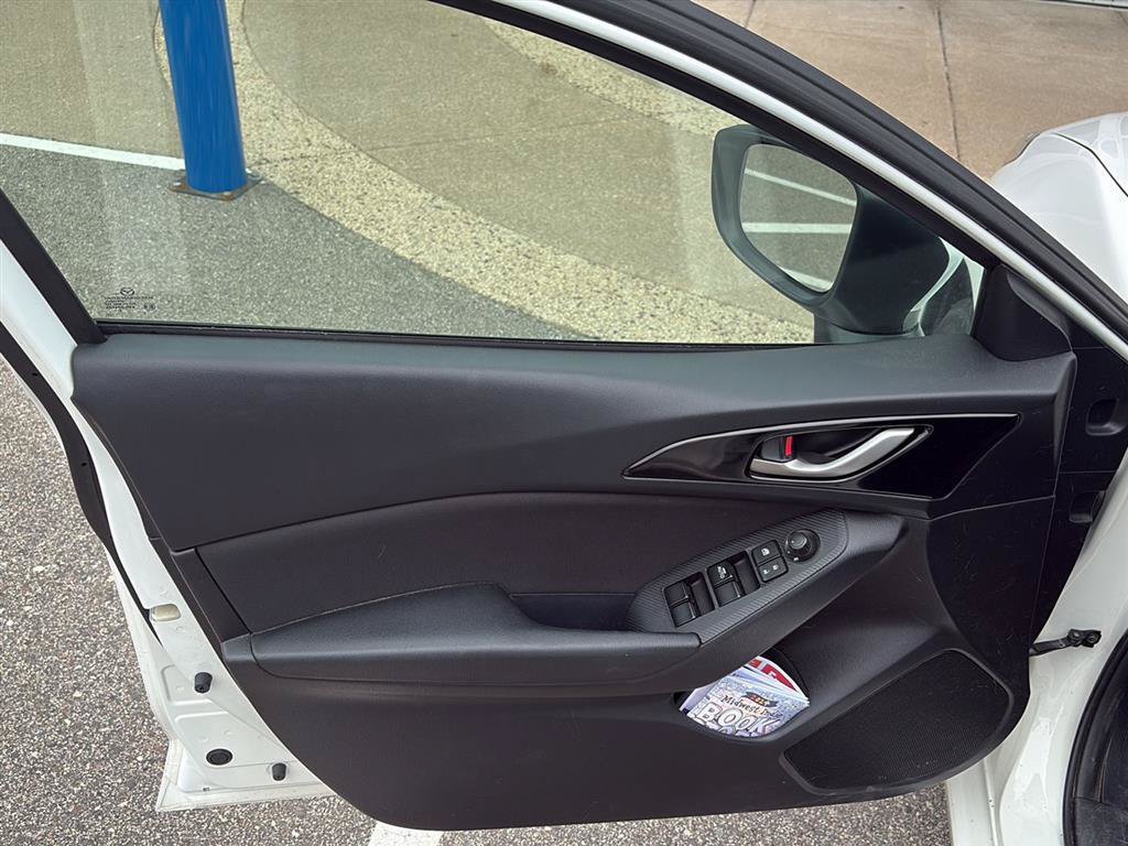 Used 2016 MAZDA MAZDA3 i Sport FWD image 14