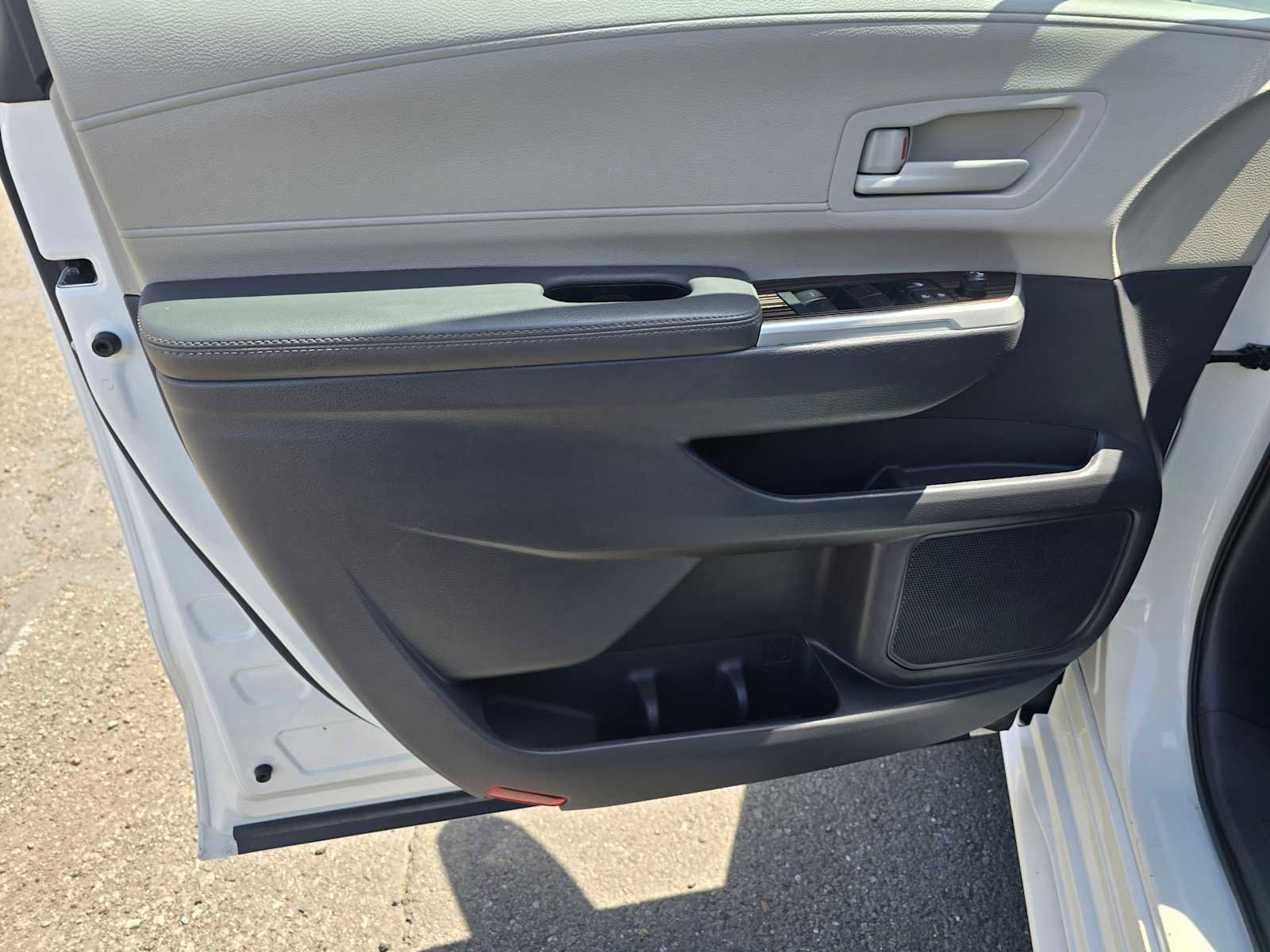 Used 2024 Toyota Sienna LE FWD image 21