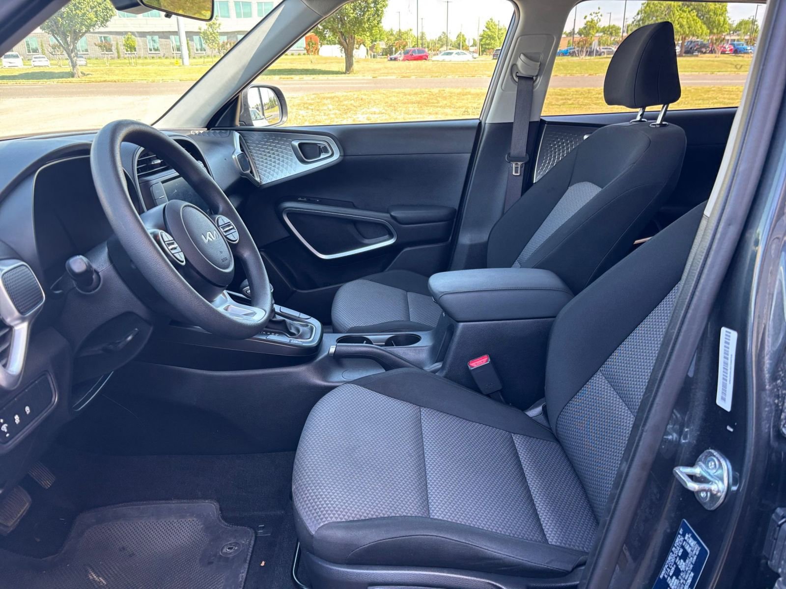 Used 2025 Kia Soul LX w/ LX Technology Package FWD image 24