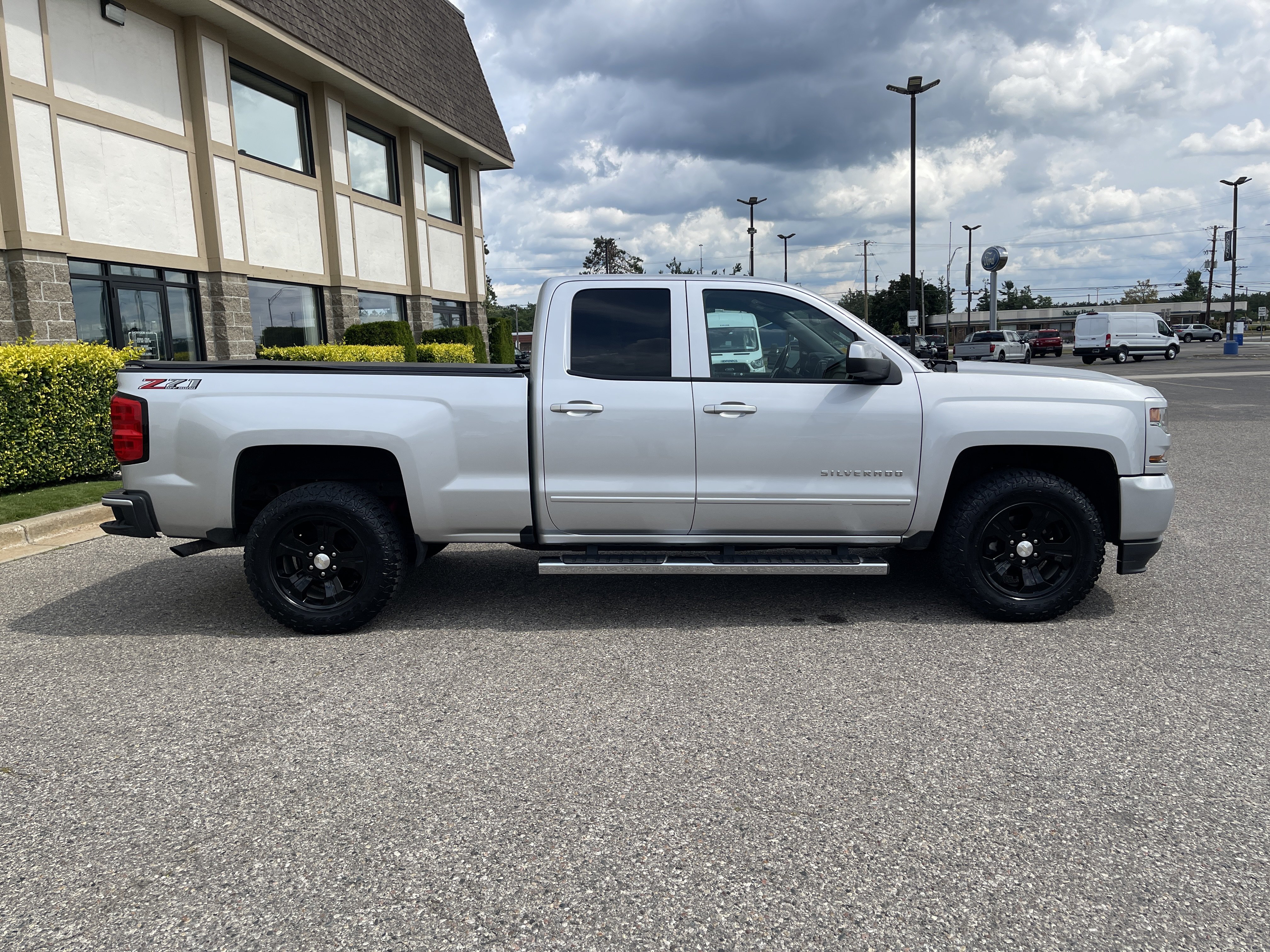 Used 2019 Chevrolet Silverado 1500 LT w/ All Star Edition AWD/4WD image 2