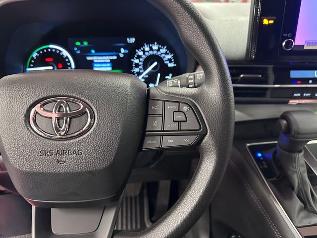 Used 2026 Toyota Sienna LE image 20