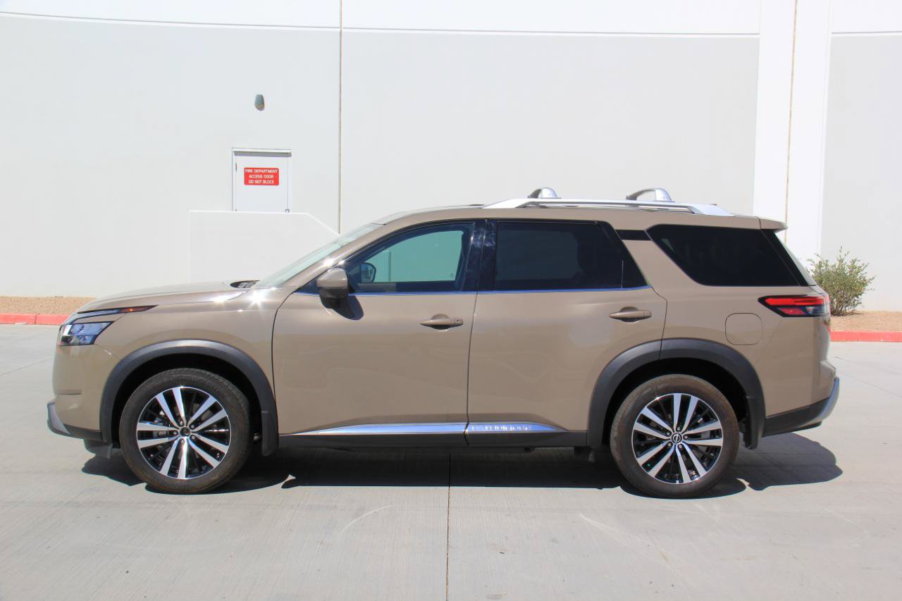 Used 2024 Nissan Pathfinder Platinum FWD image 8