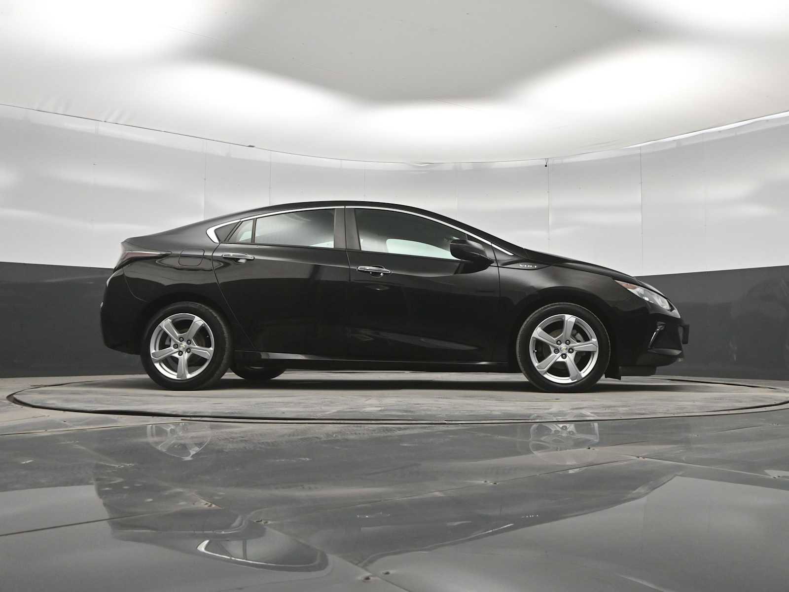 Used 2018 Chevrolet Volt LT w/ Comfort Package FWD image 39