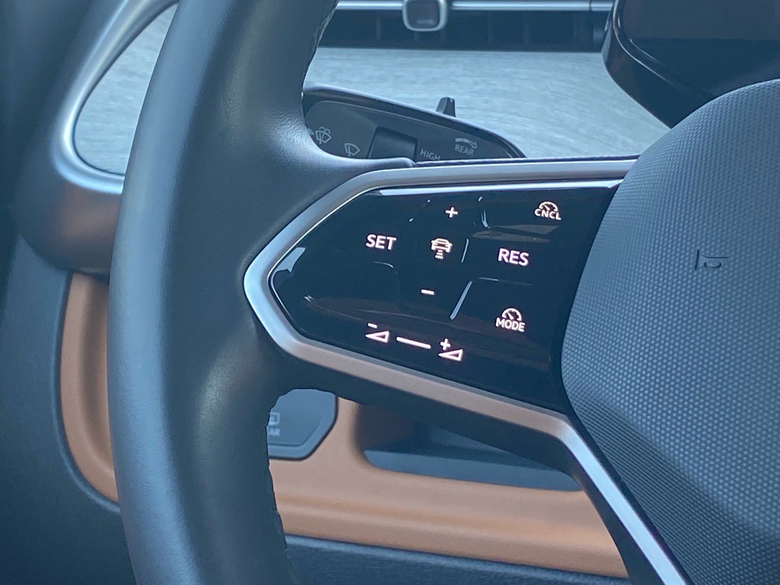 Certified 2025 Volkswagen ID. Buzz Pro S RWD image 6
