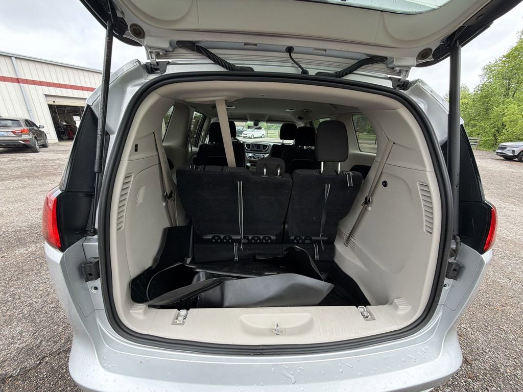 Used 2022 Chrysler Voyager LX FWD image 24