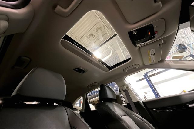 Used 2025 Kia Seltos SX w/ SX Sunroof Package AWD/4WD image 22