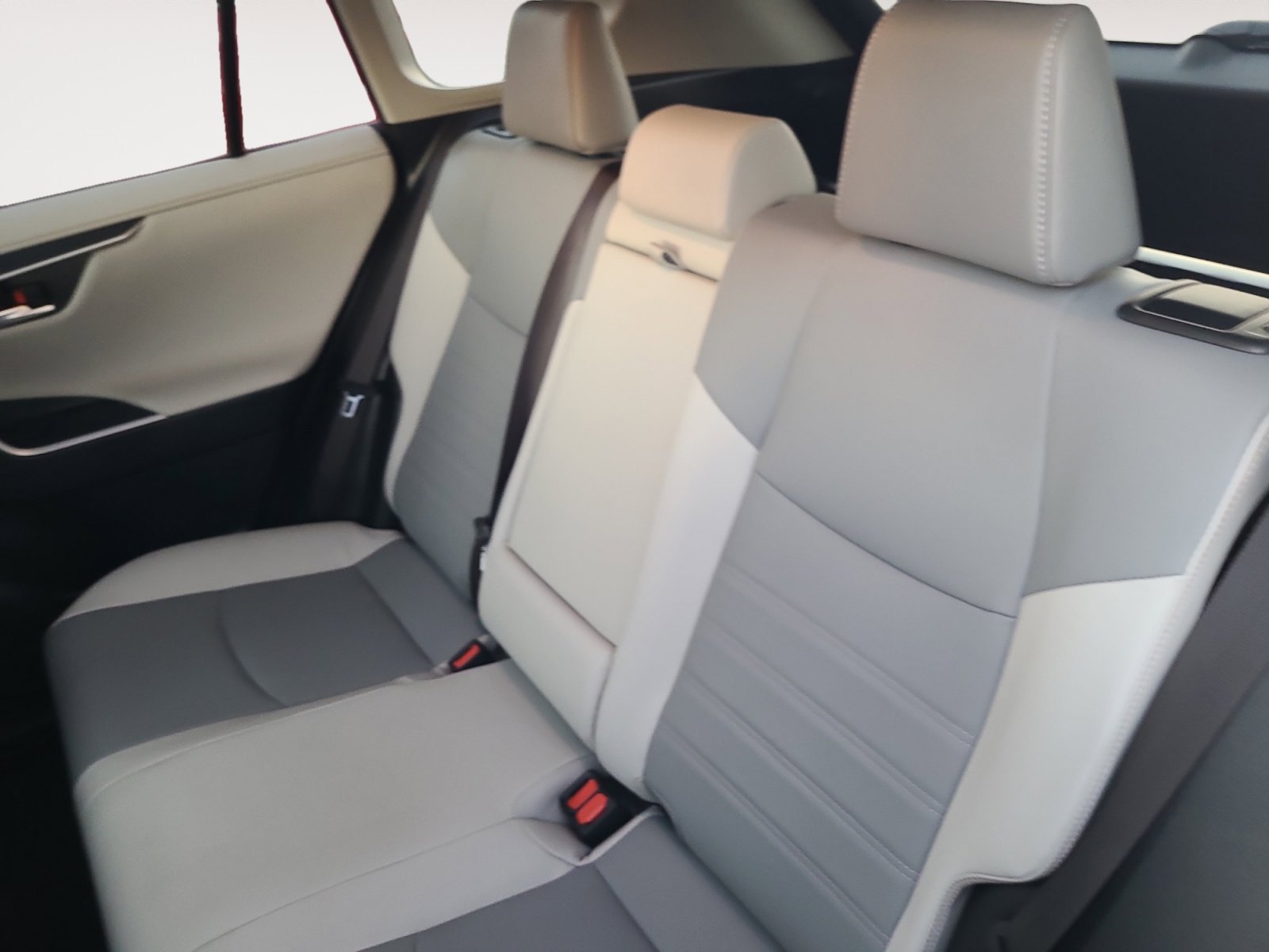 Used 2020 Toyota RAV4 Limited image 24