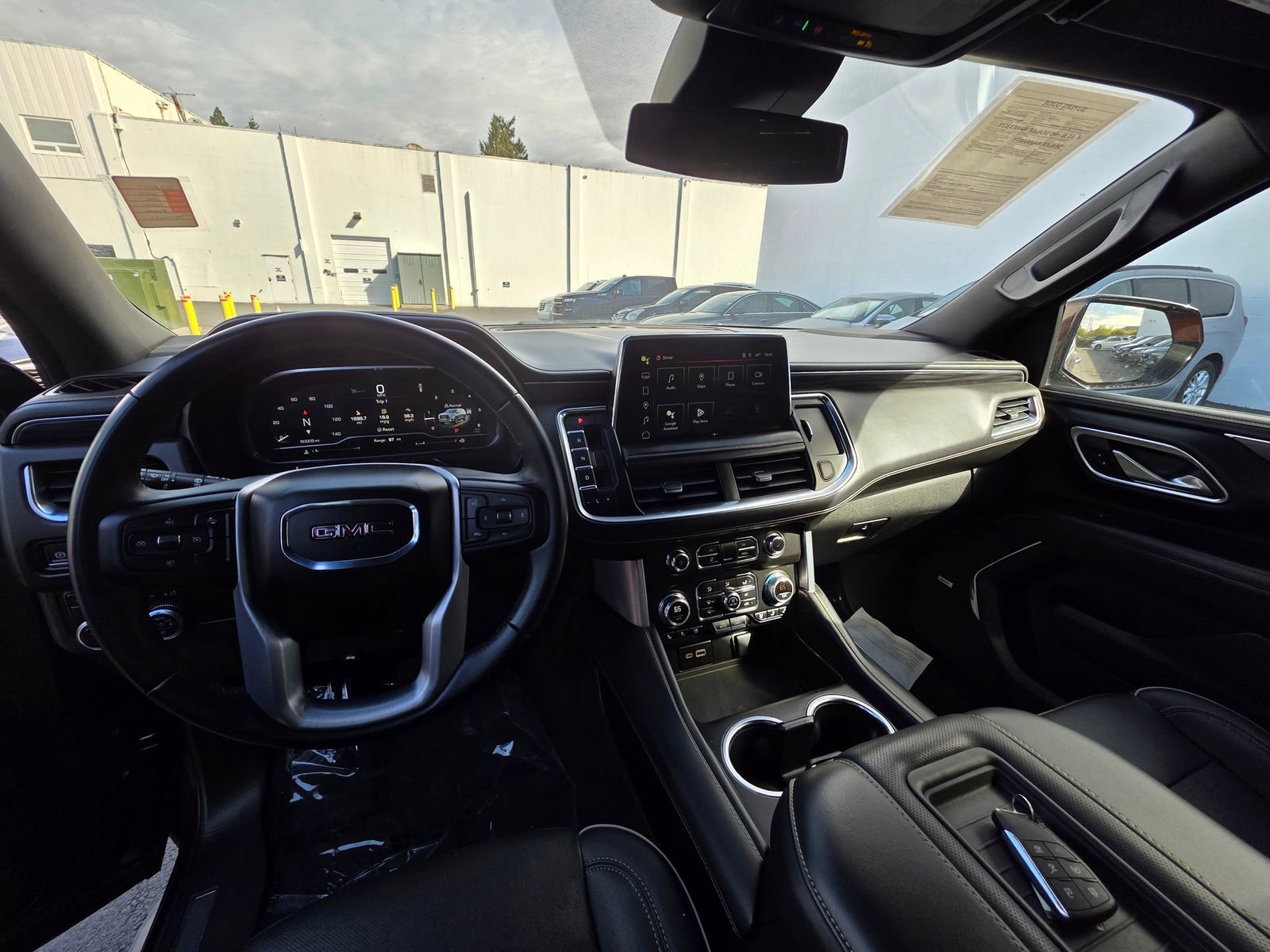 Used 2023 GMC Yukon SLT image 12