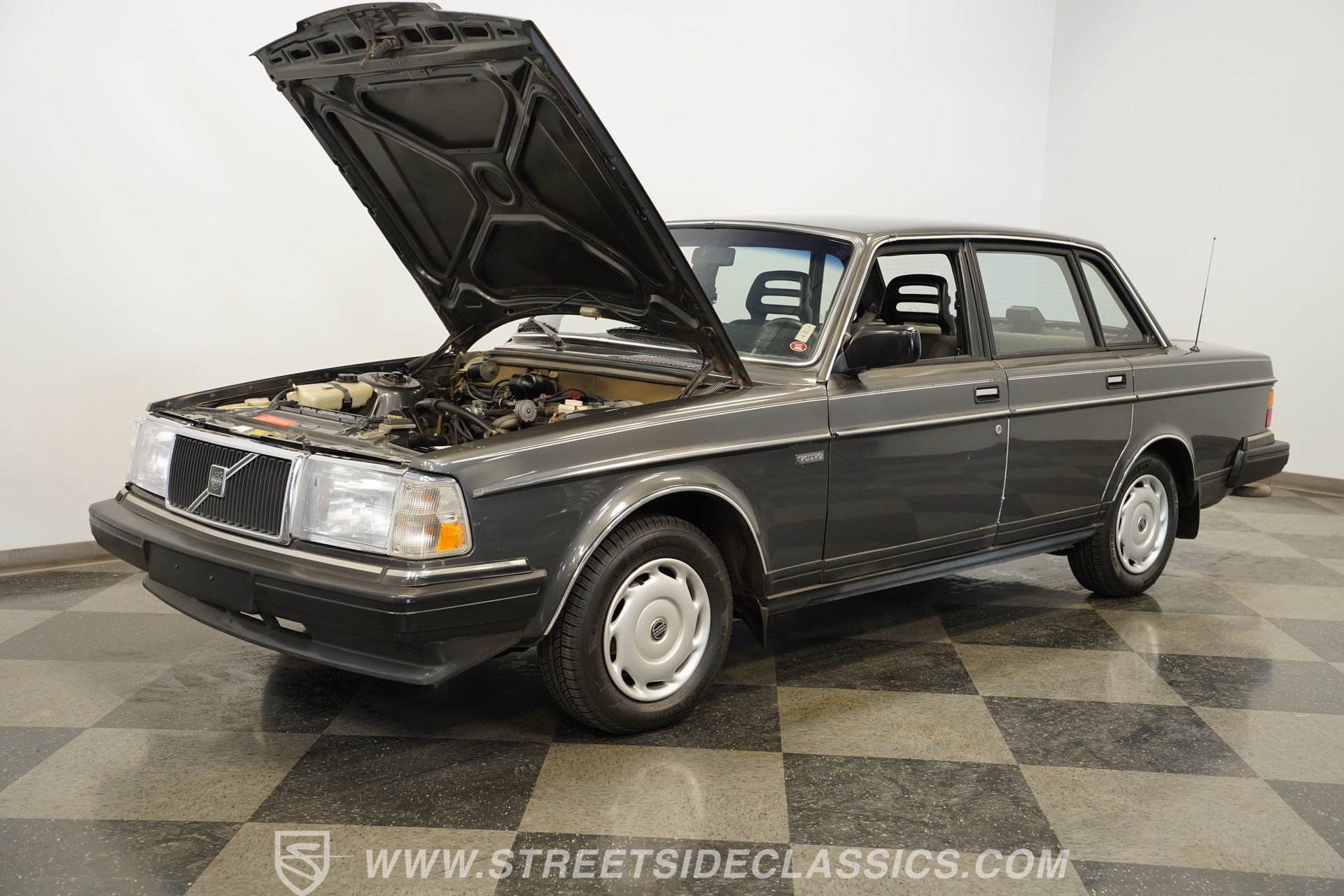 Used 1988 Volvo 240 Sedan RWD image 39