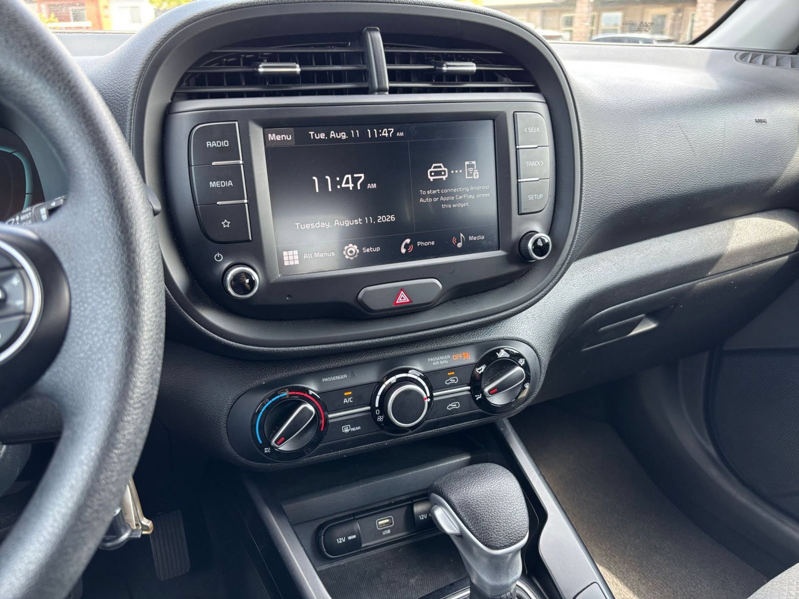 Used 2025 Kia Soul LX w/ LX Technology Package FWD image 16