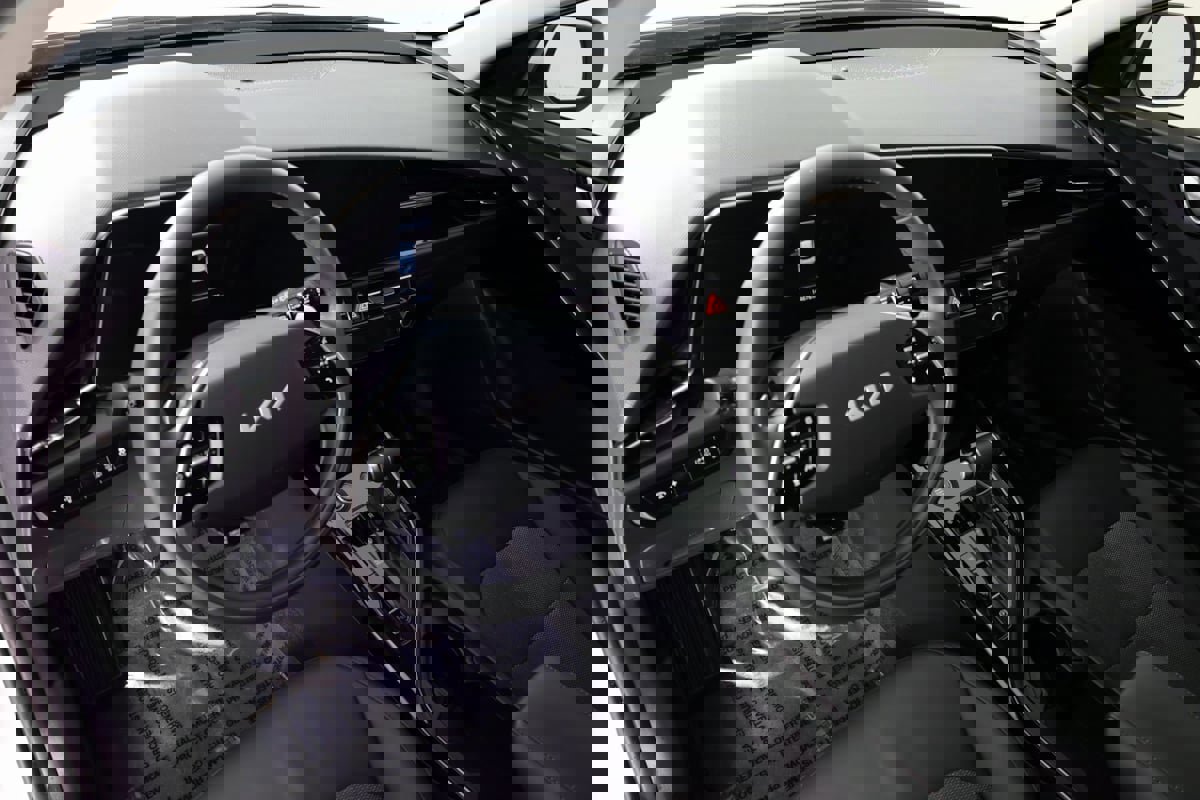 Used 2024 Kia Niro EX image 21