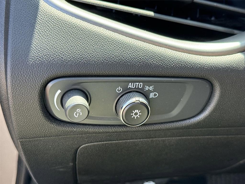 Used 2025 Chevrolet Malibu LT FWD image 16