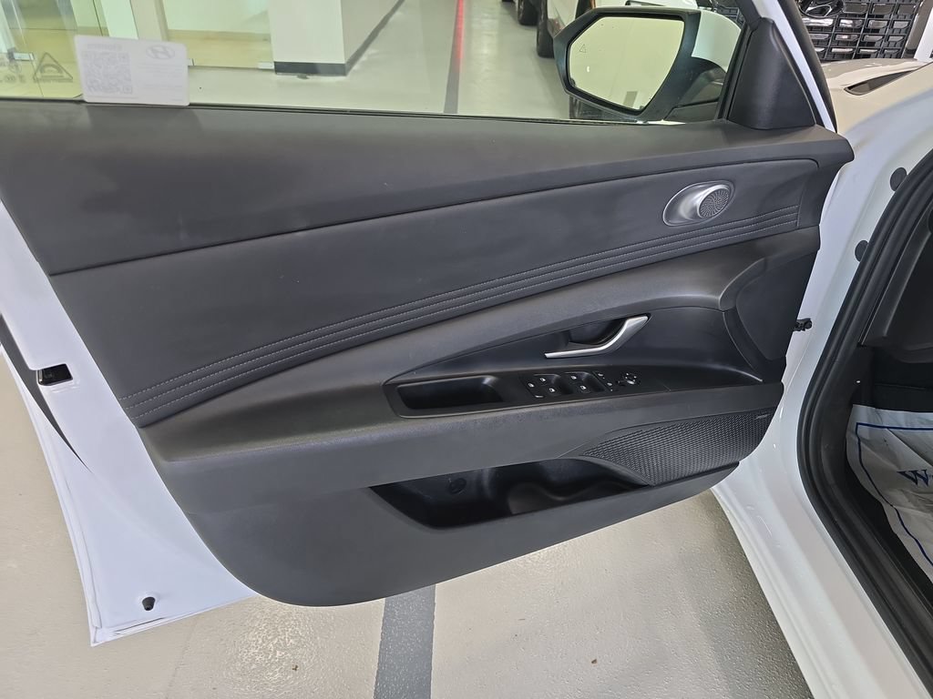Certified 2024 Hyundai Elantra Limited FWD image 11