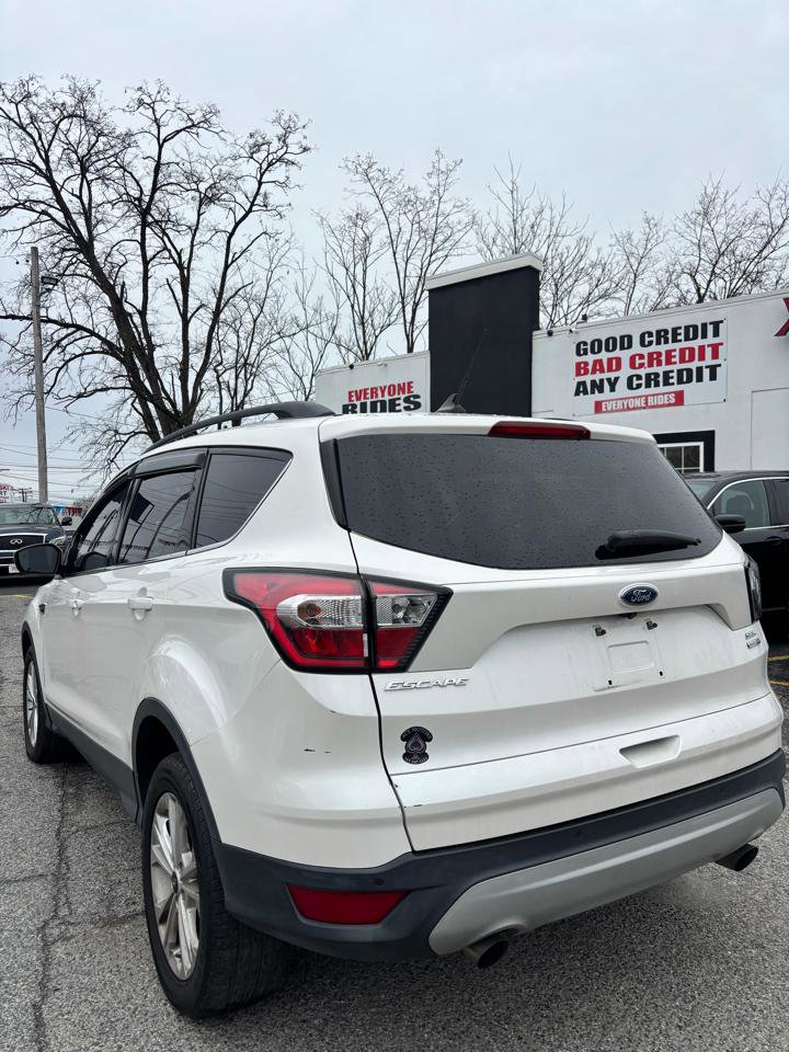 Used 2018 Ford Escape SEL w/ Ford Safe & Smart Package image 4