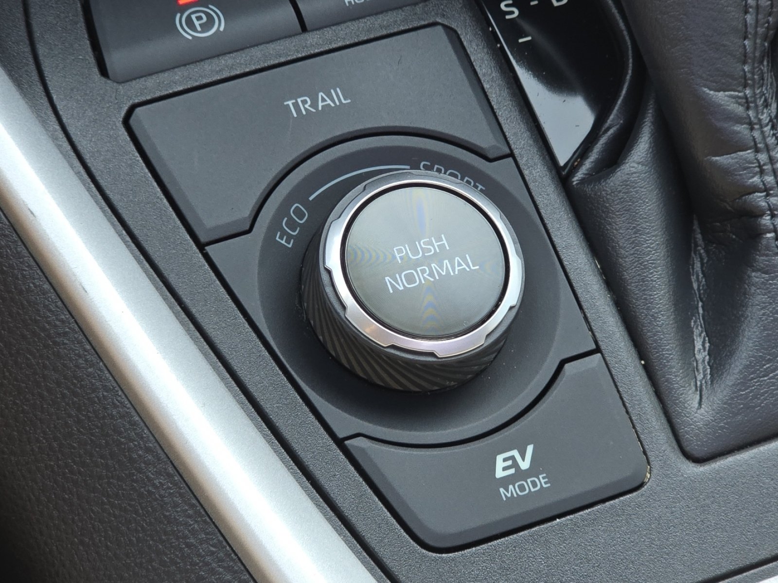 Used 2022 Toyota RAV4 XSE AWD/4WD image 10