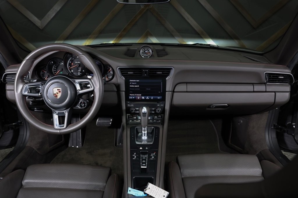 Used 2019 Porsche 911 Turbo image 5
