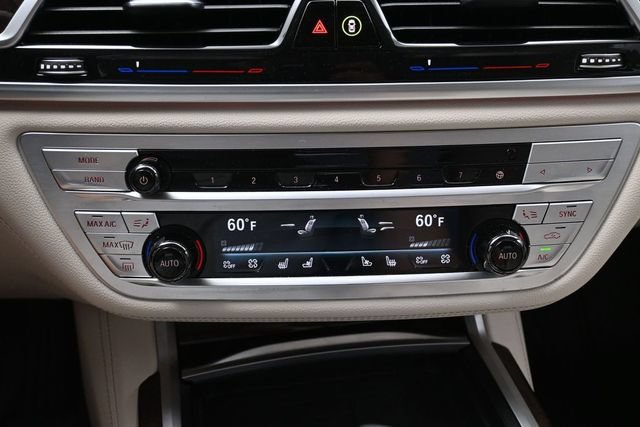 Used 2022 BMW 750i xDrive w/ Luxury Rear Seating Package AWD/4WD image 25