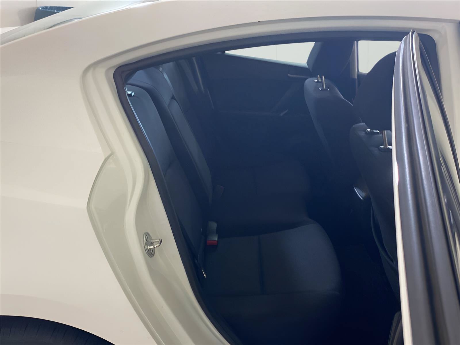 Used 2011 MAZDA MAZDA3 i Touring FWD image 25