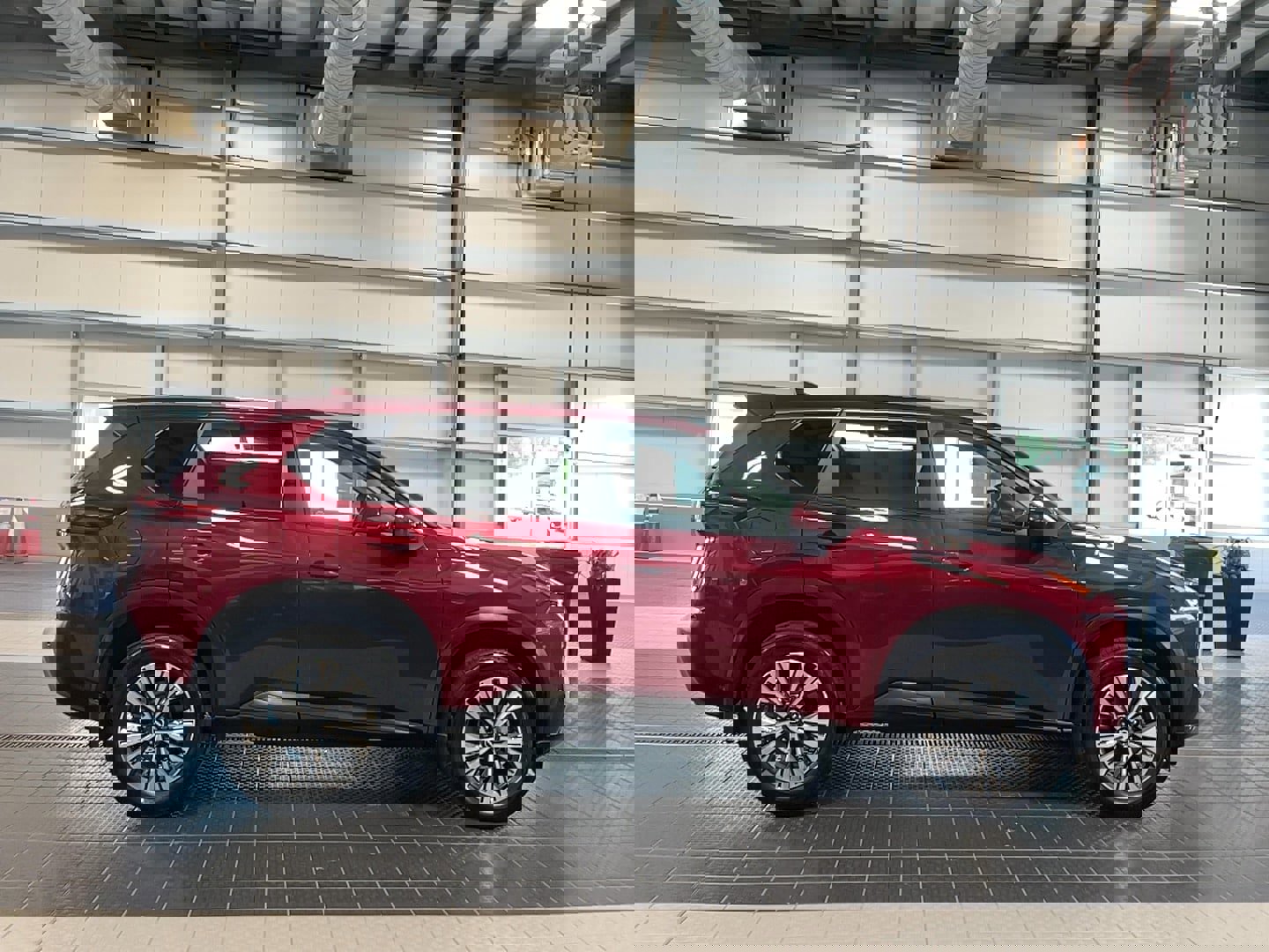 Used 2023 Nissan Rogue SV image 4