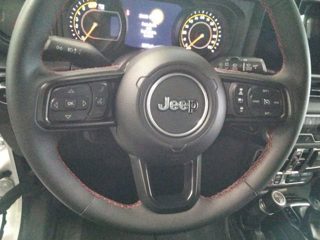 Used 2024 Jeep Wrangler Unlimited Rubicon w/ Convenience Group AWD/4WD image 27