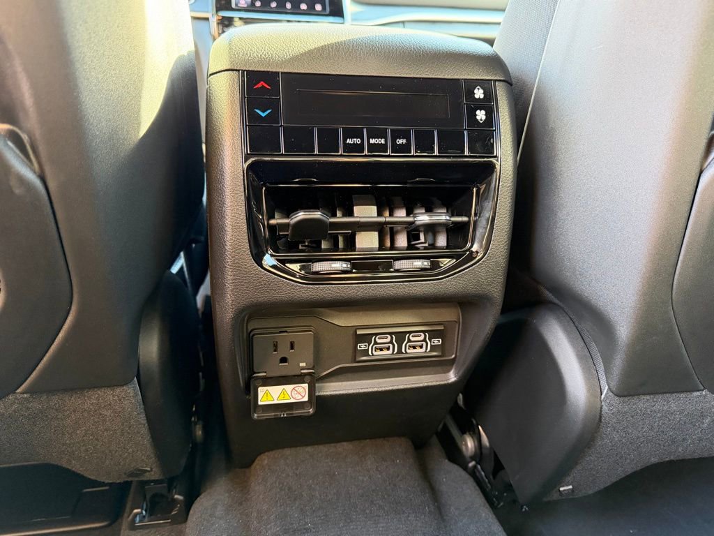 New 2025 Jeep Grand Cherokee L Laredo image 26