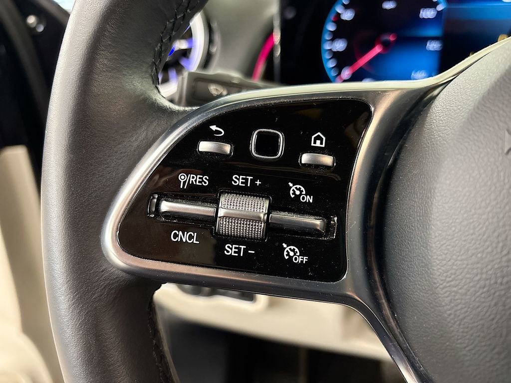 Used 2023 Mercedes-Benz EQB 300 4MATIC image 24