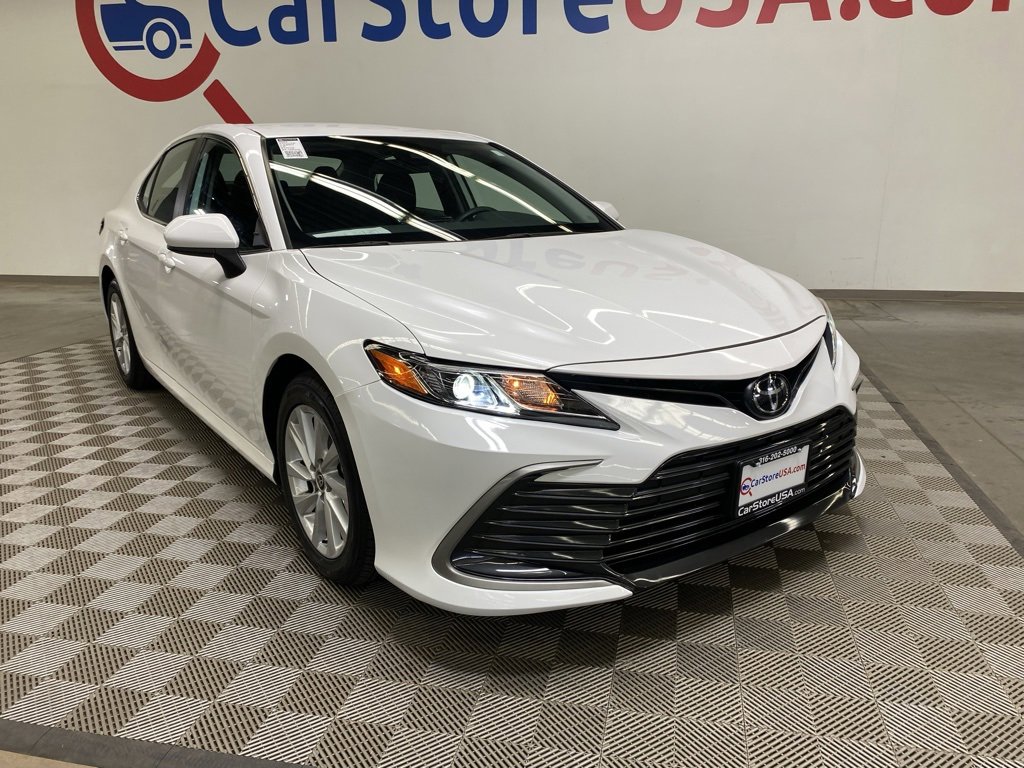 Used 2024 Toyota Camry LE image 3