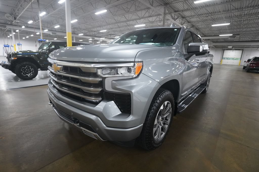 Used 2024 Chevrolet Silverado 1500 High Country w/ Technology Package AWD/4WD image 12