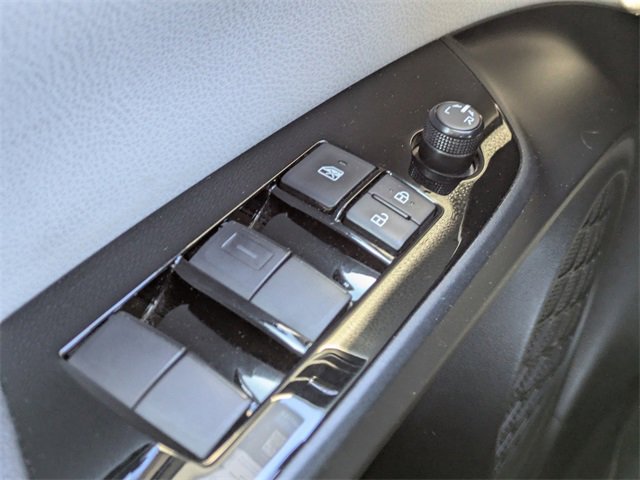 Used 2022 Toyota Prius LE image 20