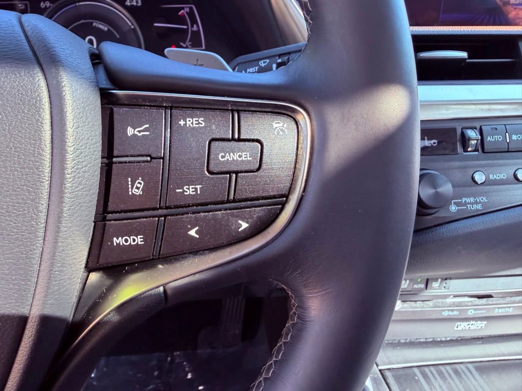 Certified 2020 Lexus ES 300h w/ Premium Package image 22